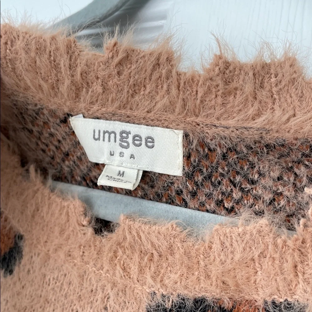 Women’s Fuzzy Animal Print Sweater M - Picture 3 of 3
